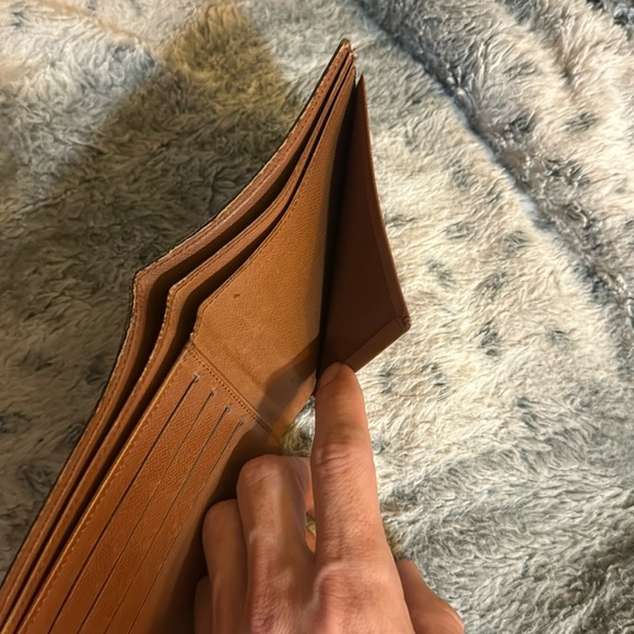 🗣️🔥Men’s Or Women’s Louis Vuitton Men’s Bi-Fold Wallet! Preloved & Beautiful. - Picture 10 of 16